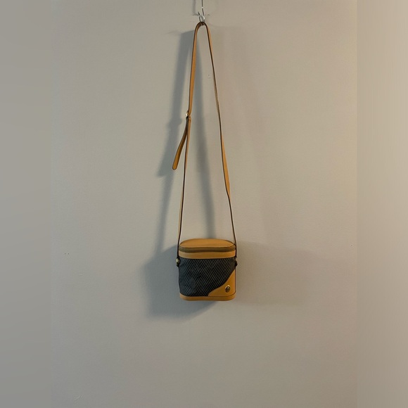 Vintage Mark Cross Crossbody Bag Beige Leather and Canvas Small 6.5” x 8” x 3” - Picture 3 of 14